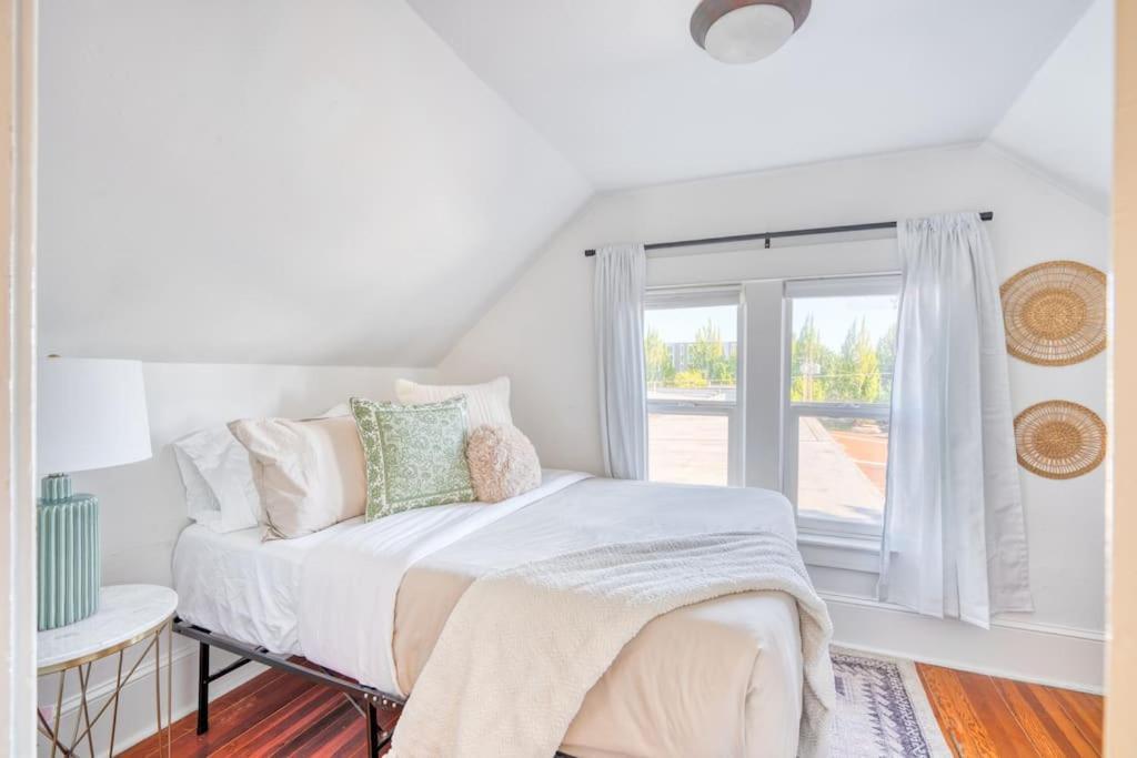 Collection - Cute & Charming 91 Walkscore Holiday home