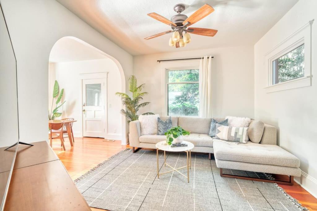 Collection - Cute & Charming 91 Walkscore Holiday home *