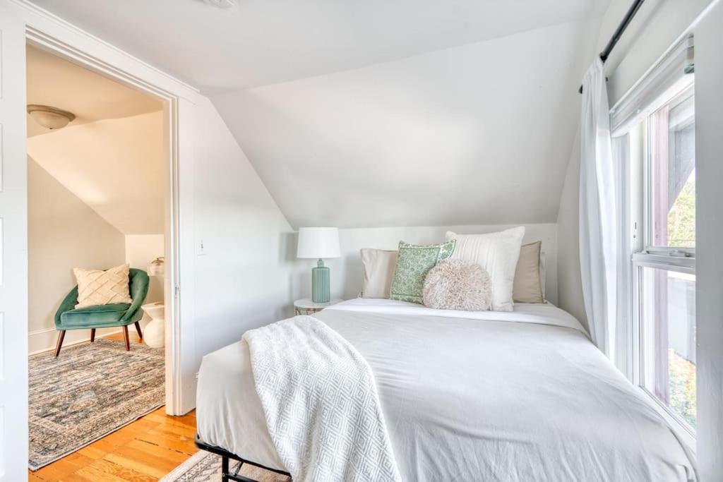 Collection - Cute & Charming 91 Walkscore Holiday home *