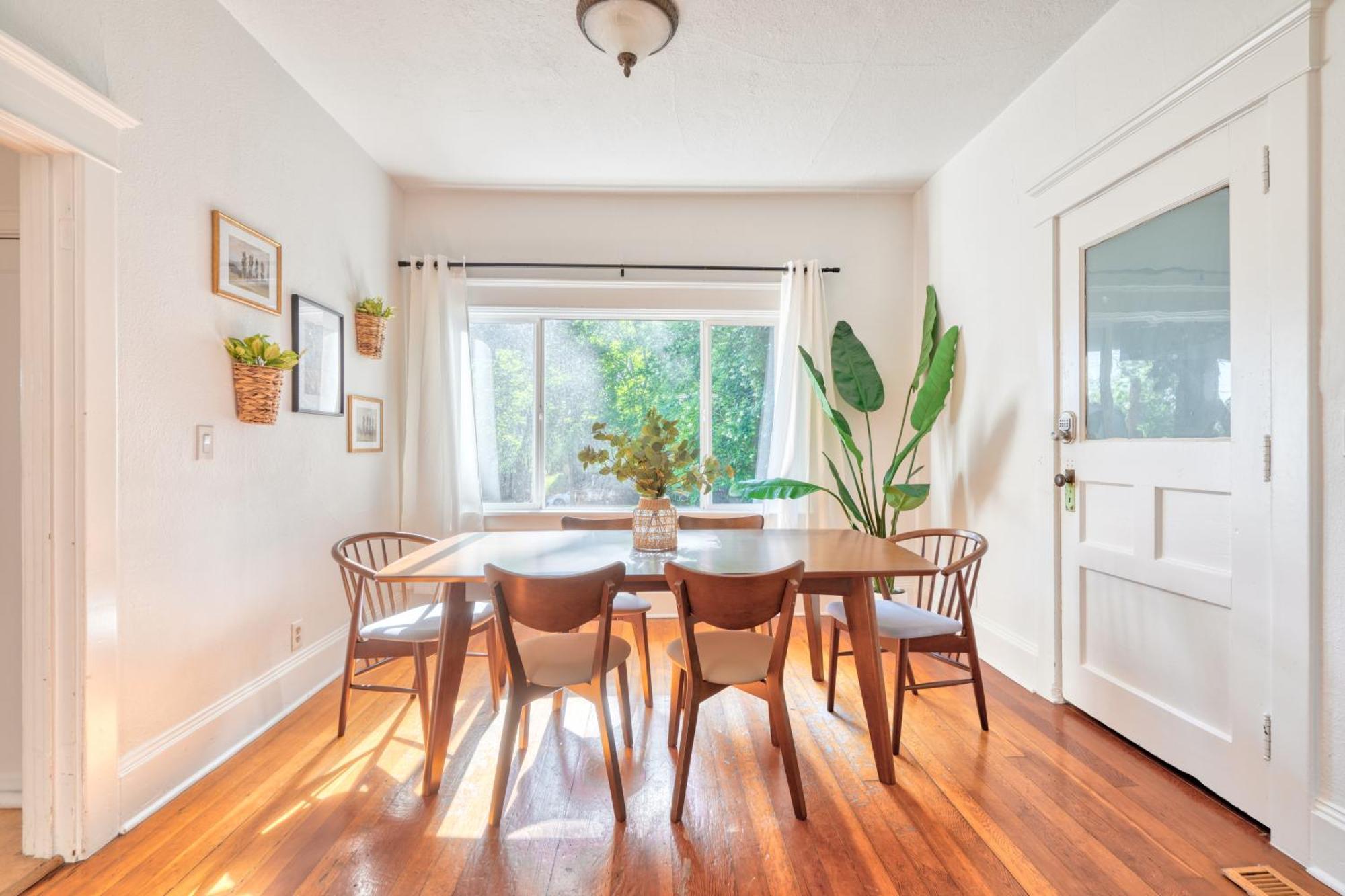 Collection - Cute & Charming 91 Walkscore Holiday home