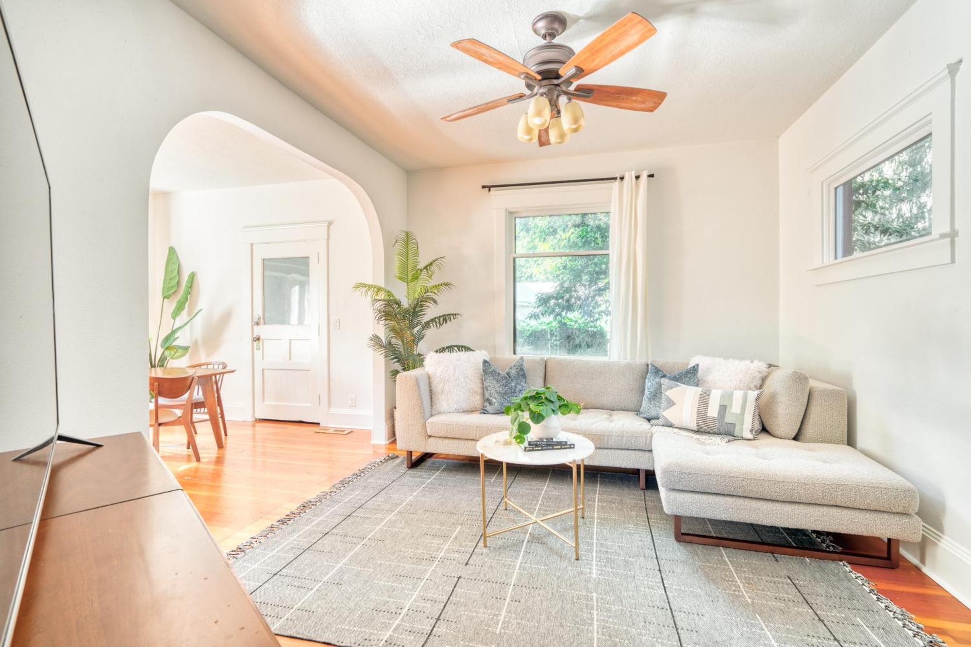 Collection - Cute & Charming 91 Walkscore Holiday home *