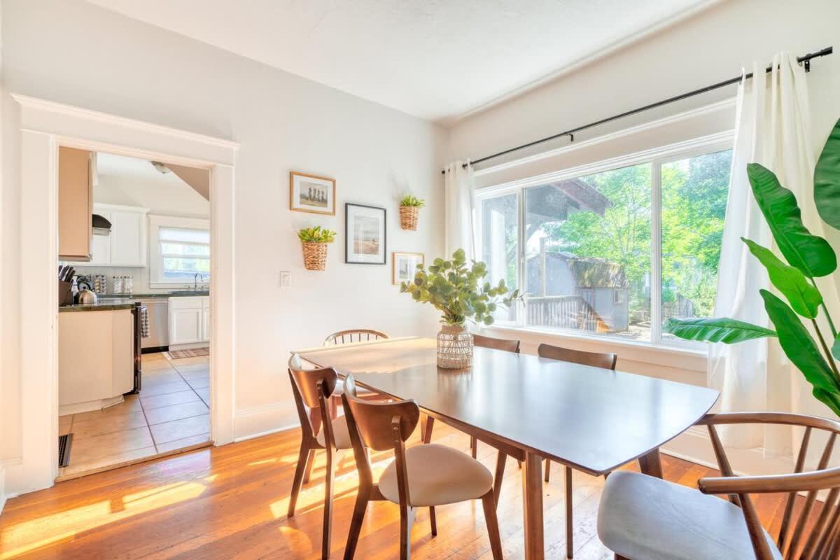 Collection - Cute & Charming 91 Walkscore Holiday home
