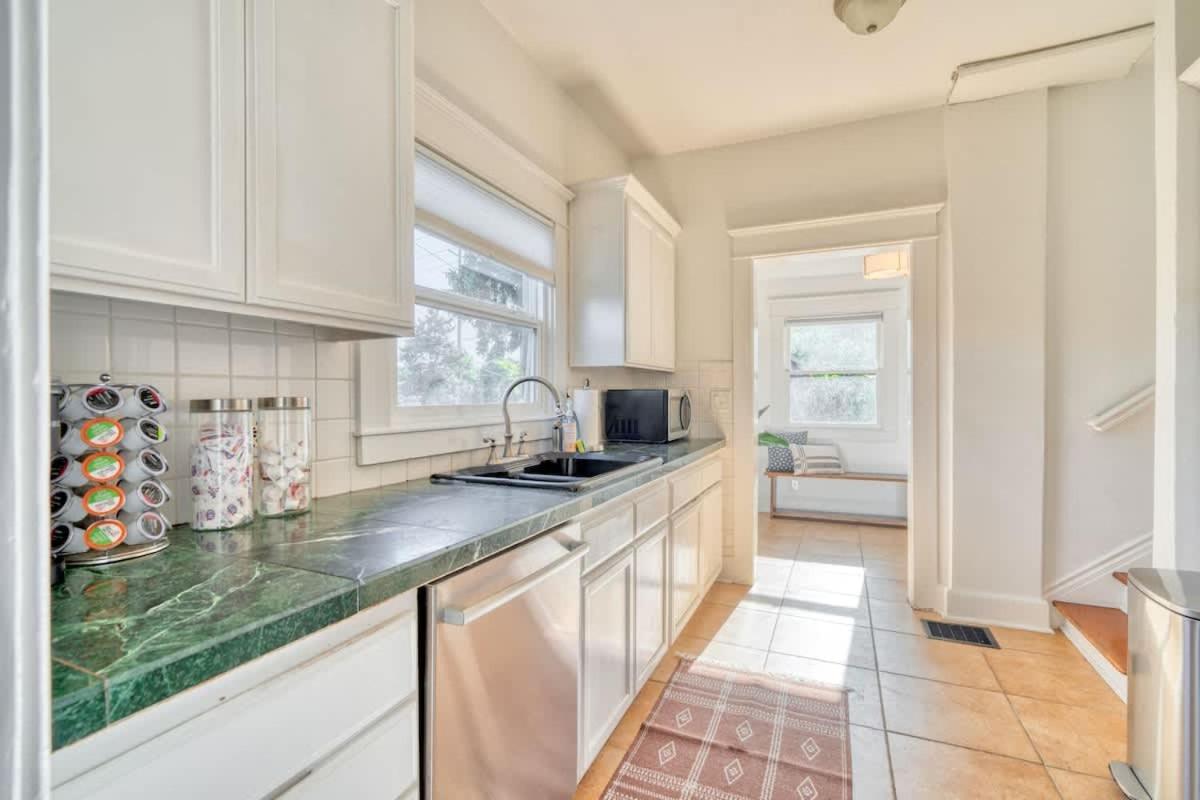 Collection - Cute & Charming 91 Walkscore Holiday home Portland